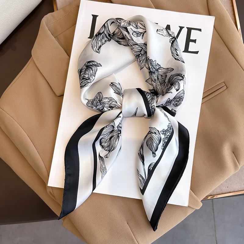 Silk Neck Scarf - Bufanda cuadrada de seda con estampado
