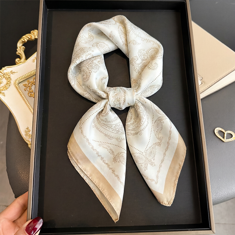 Silk Neck Scarf - Pañuelo Cuadrado Vintage Beige con Estampado