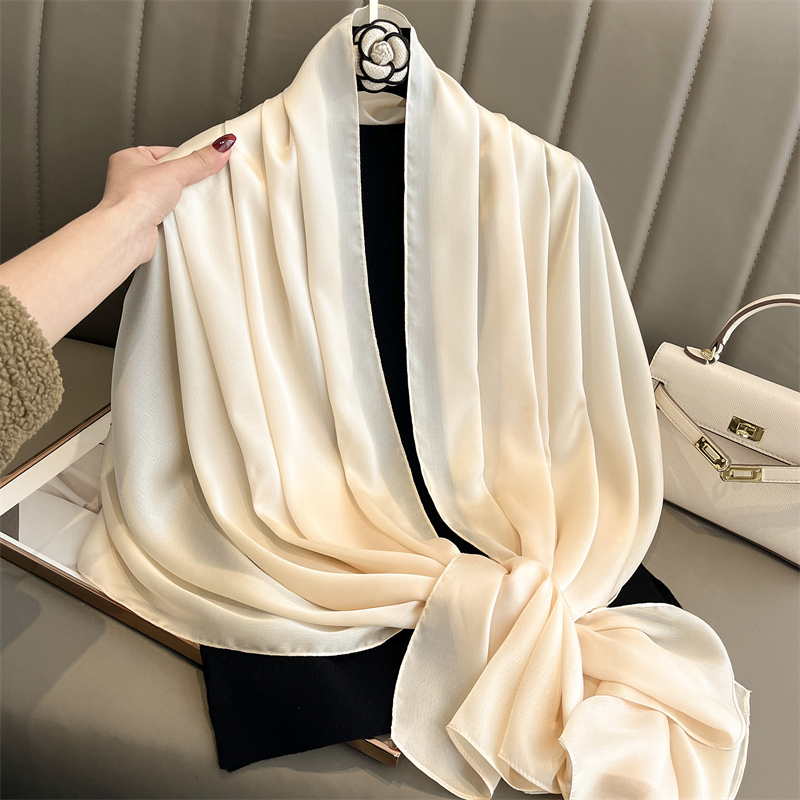 2024 marca de lujo primavera P - Silk Neck Scarf reseña y precio