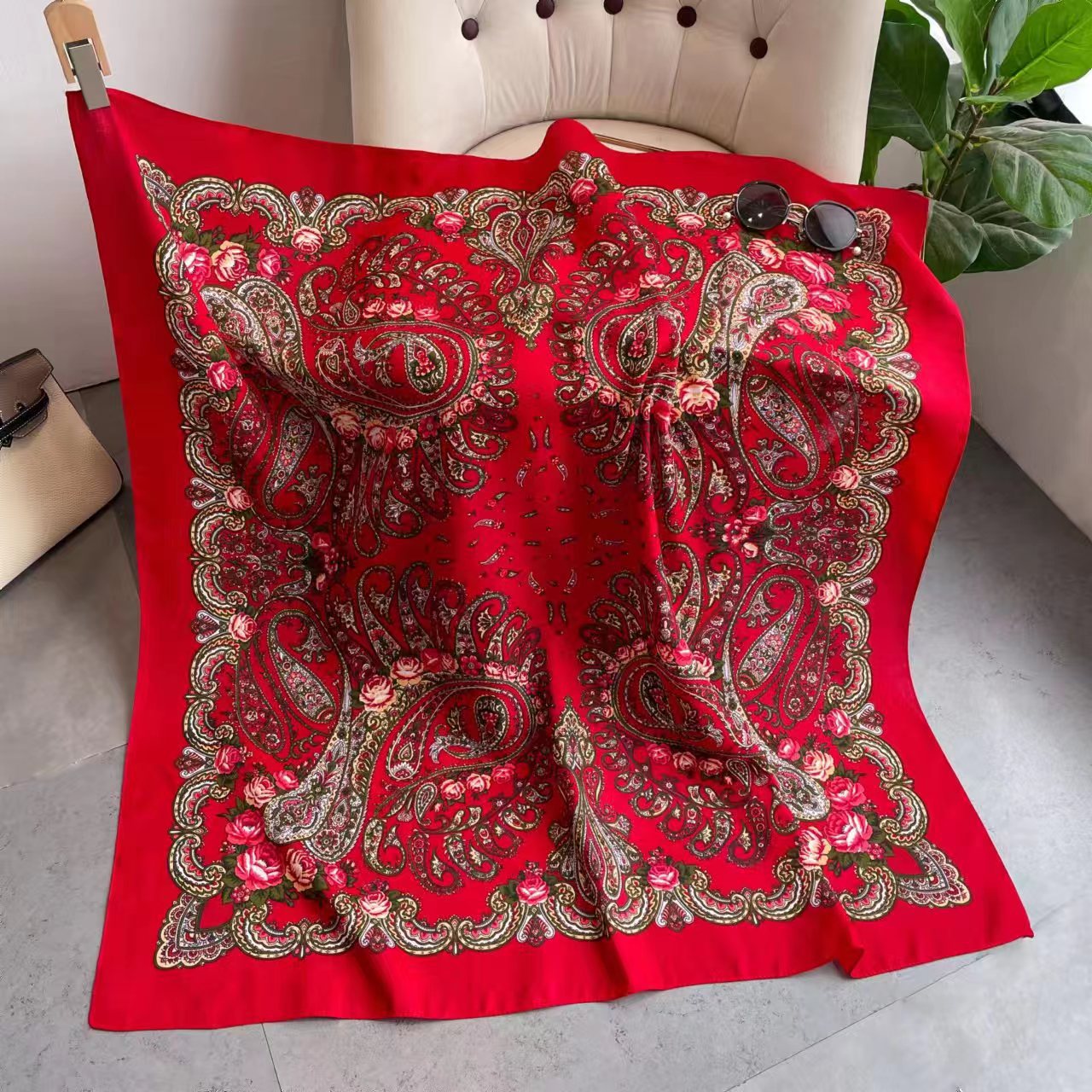 Bufanda rusa con estampado Flo - Face Scarf Mask reseña y precio